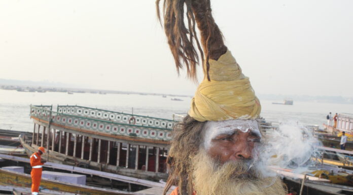काशी समय और धैर्य दोनों मांगता है, PHOTOS में देखें बनारस के अलग-अलग रंग BANARAS MONK