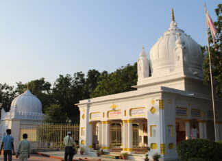 एक ही कैंपस में समाधि और मजार; मोको कहां ढूढ़ें बंदे, मैं तो तेरे पास में…न मैं देवल…न मैं मस्जिद, न काबे कैलास में…’ maghar