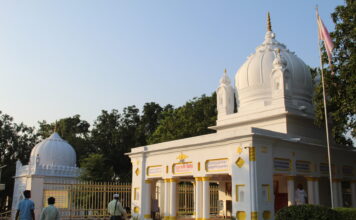 एक ही कैंपस में समाधि और मजार; मोको कहां ढूढ़ें बंदे, मैं तो तेरे पास में…न मैं देवल…न मैं मस्जिद, न काबे कैलास में…’ maghar